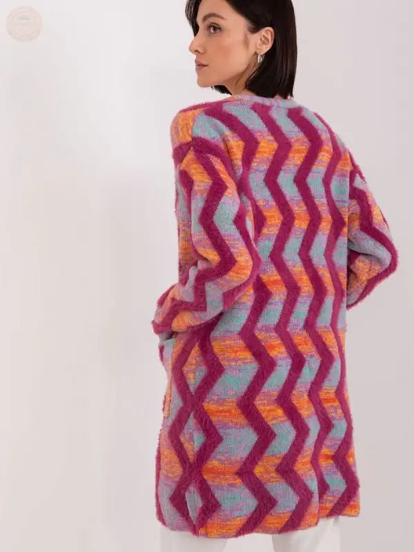 Cardigan mit geometrischem Charme: Der perfekte Alltagsstil! - Tomorrow Style