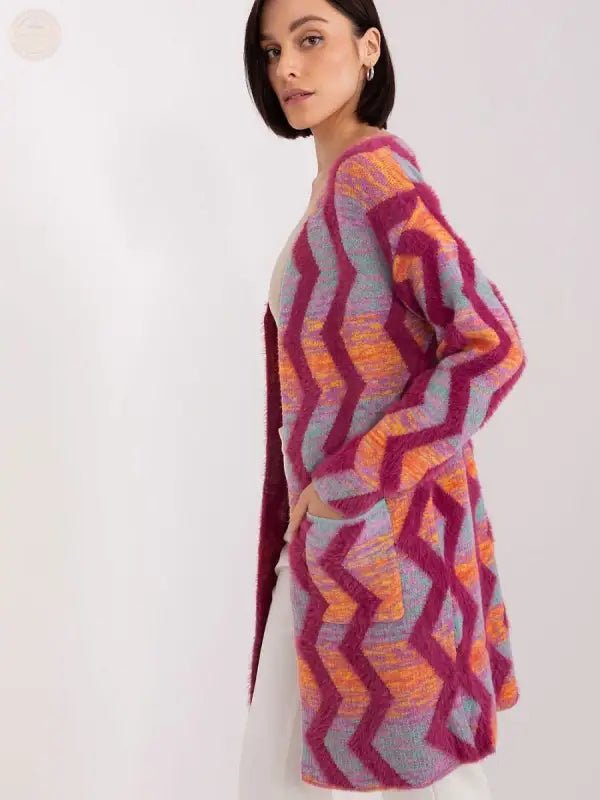 Cardigan mit geometrischem Charme: Der perfekte Alltagsstil! - Tomorrow Style