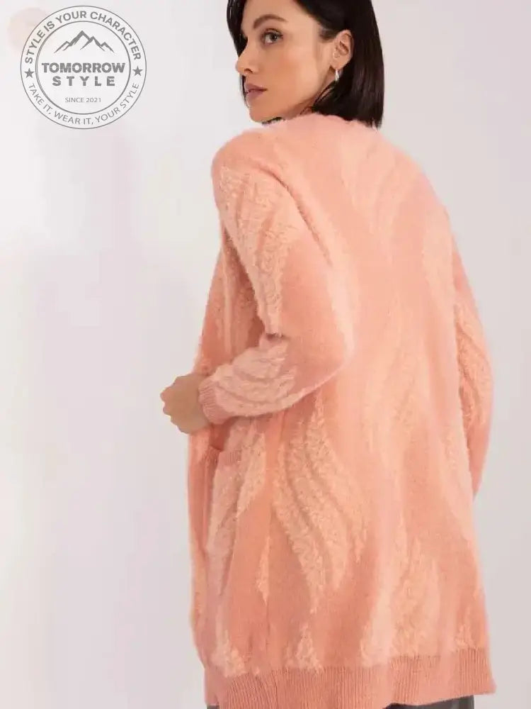 Gemütlicher Chic: Der perfekte rosafarbene Cardigan für jeden Tag - Tomorrow Style