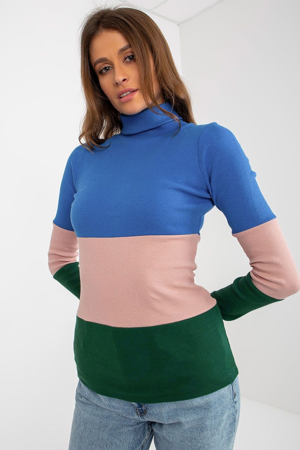 Klassischer Ripp-Pullover: Damenmode in drei Farben