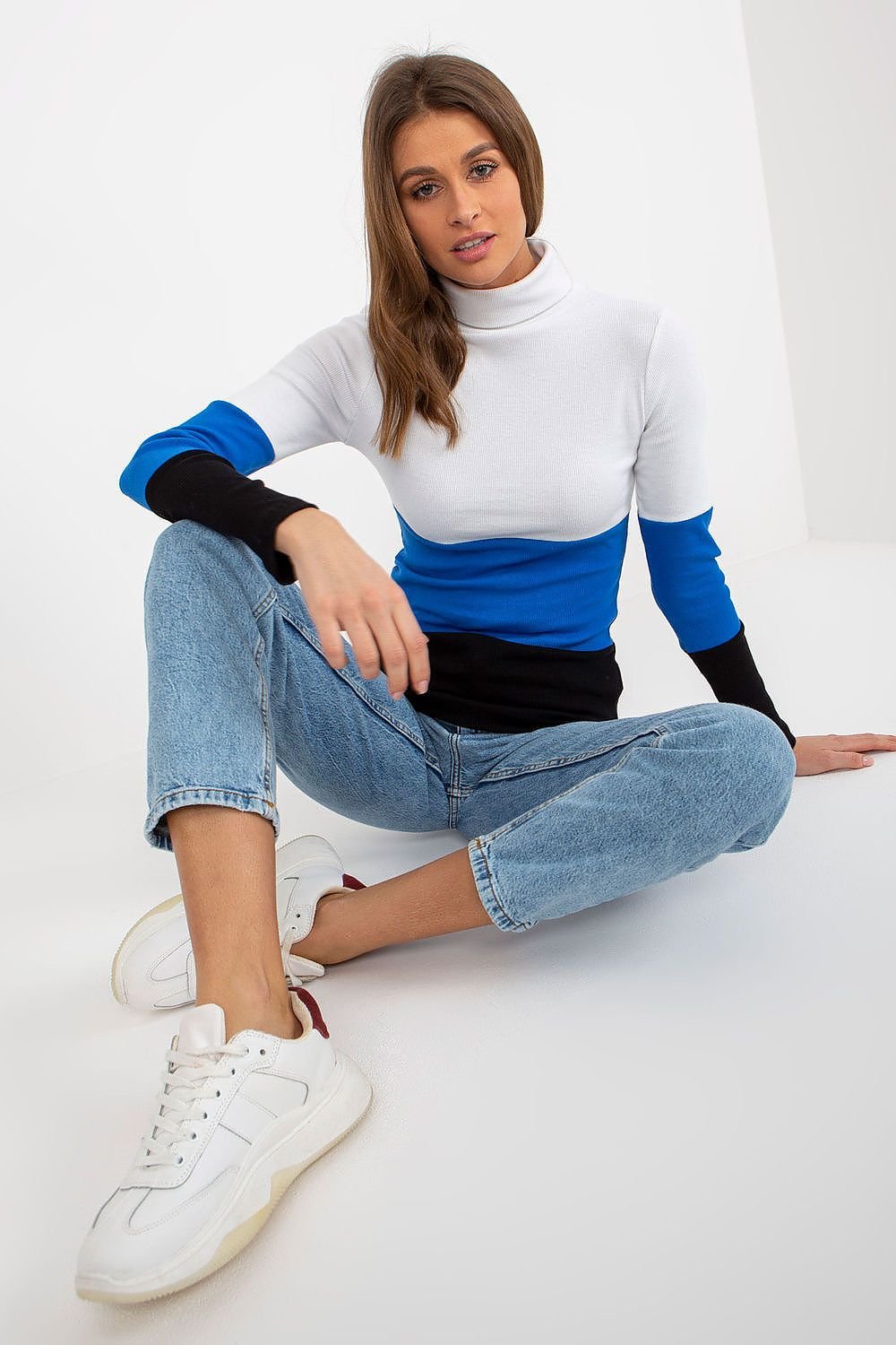 Klassischer Ripp-Pullover: Damenmode in drei Farben