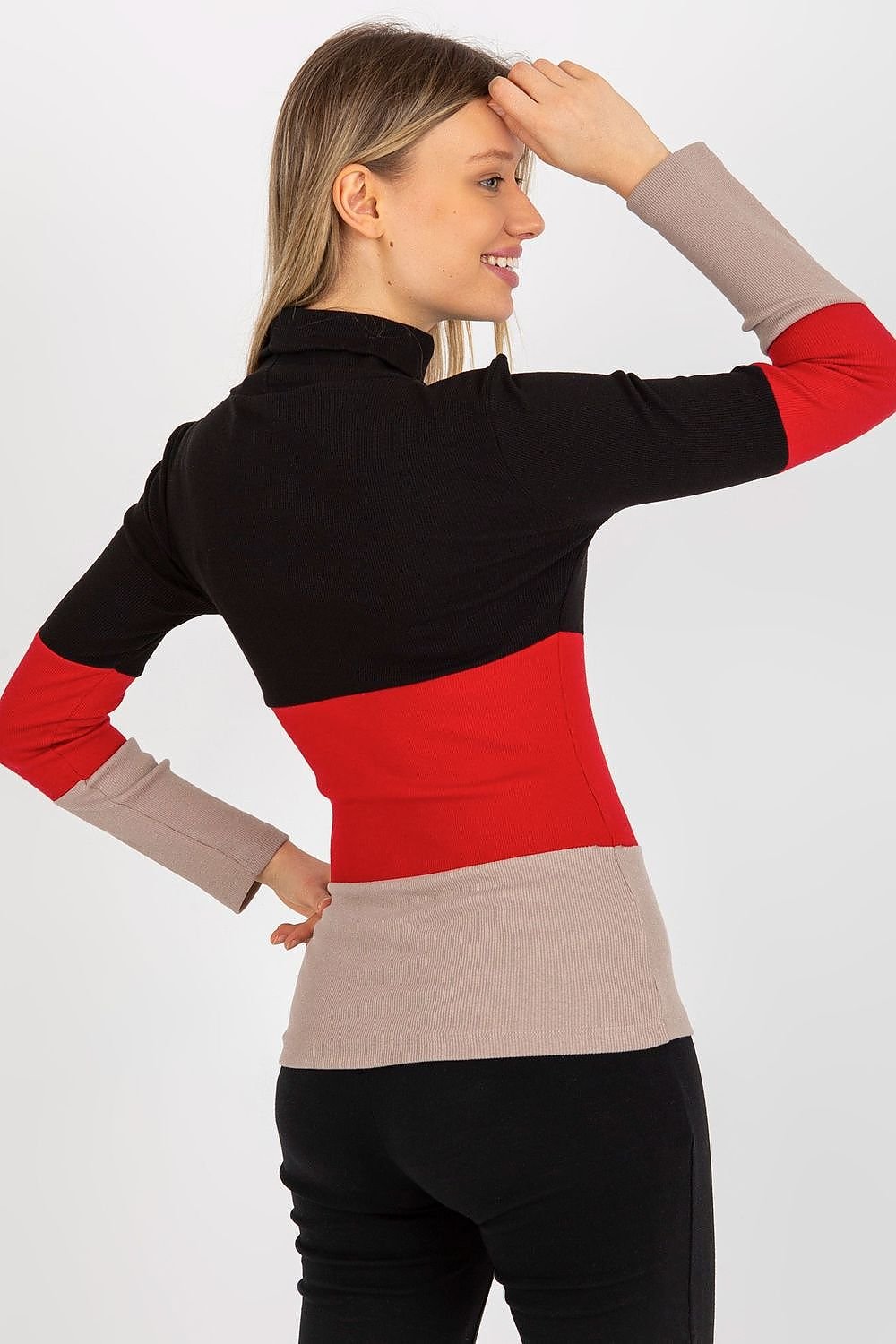 Klassischer Ripp-Pullover: Damenmode in drei Farben