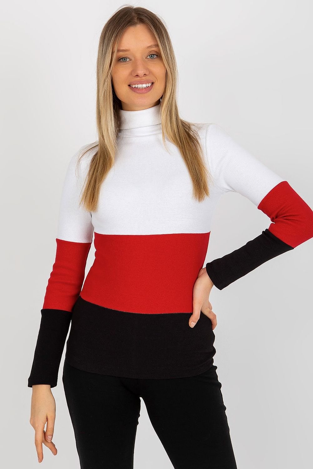 Klassischer Ripp-Pullover: Damenmode in drei Farben