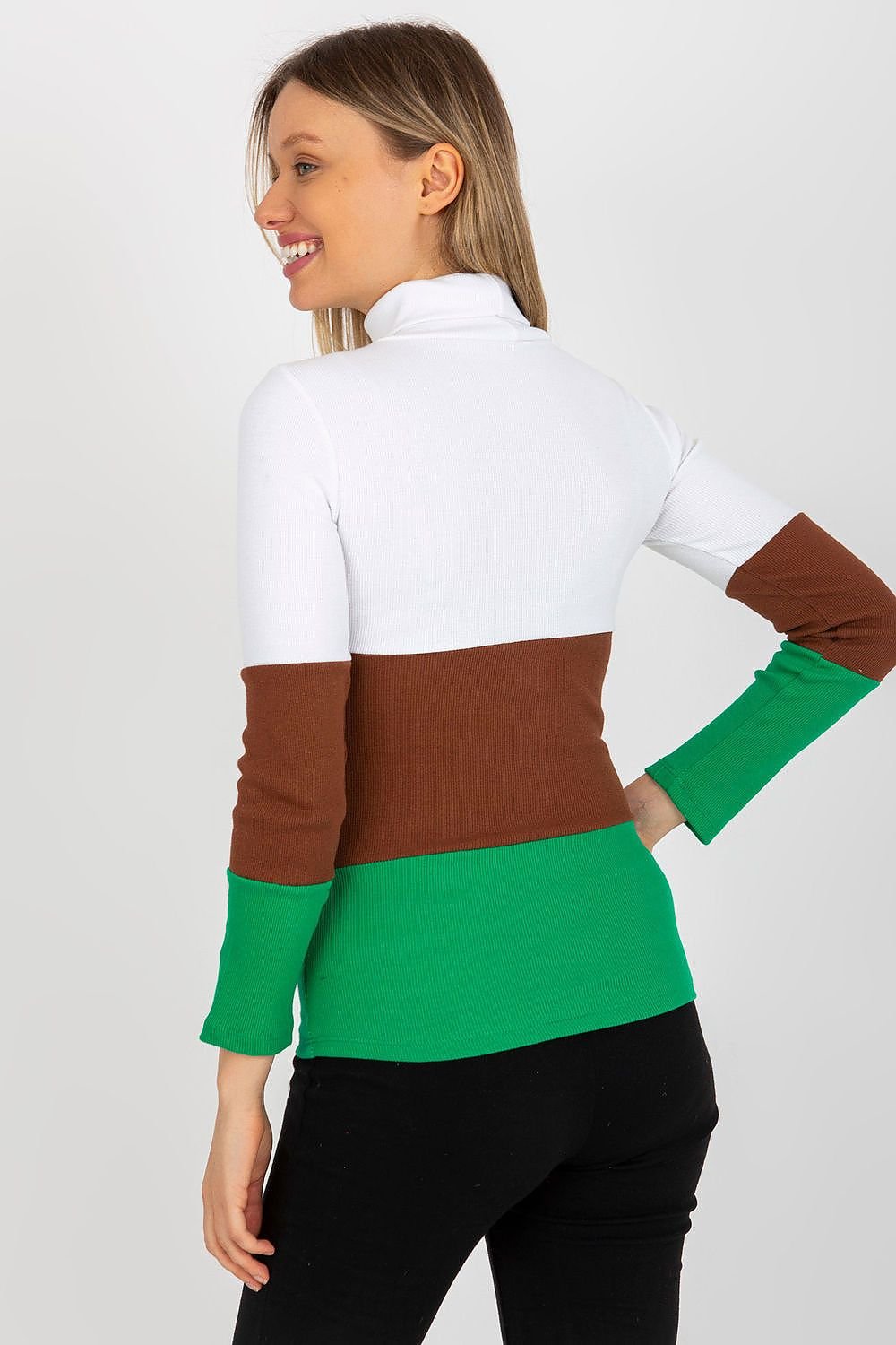Klassischer Ripp-Pullover: Damenmode in drei Farben