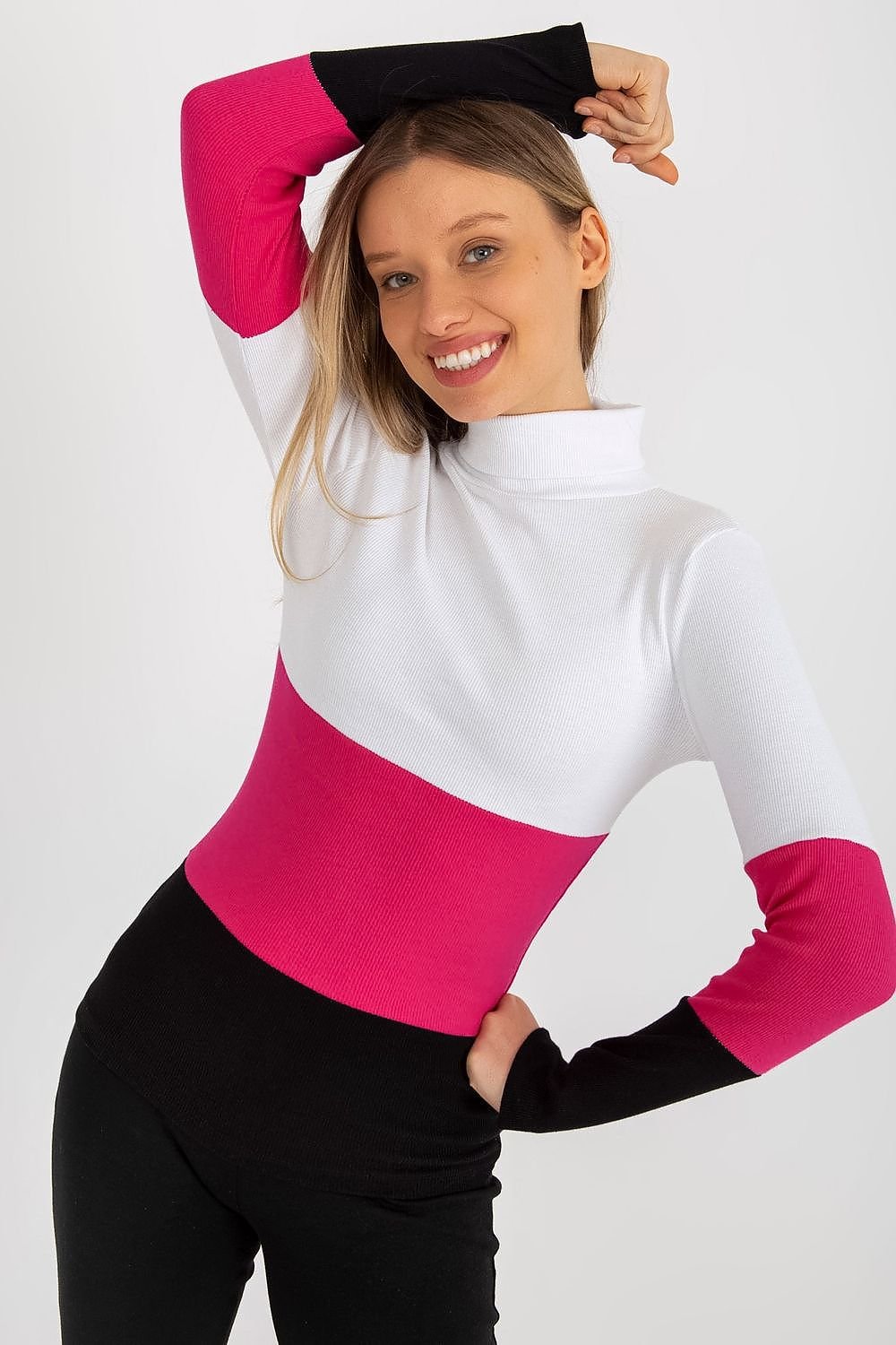 Klassischer Ripp-Pullover: Damenmode in drei Farben