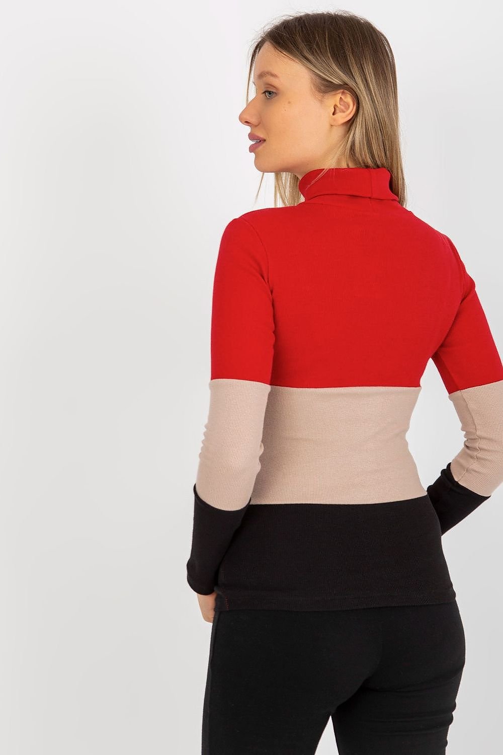 Klassischer Ripp-Pullover: Damenmode in drei Farben