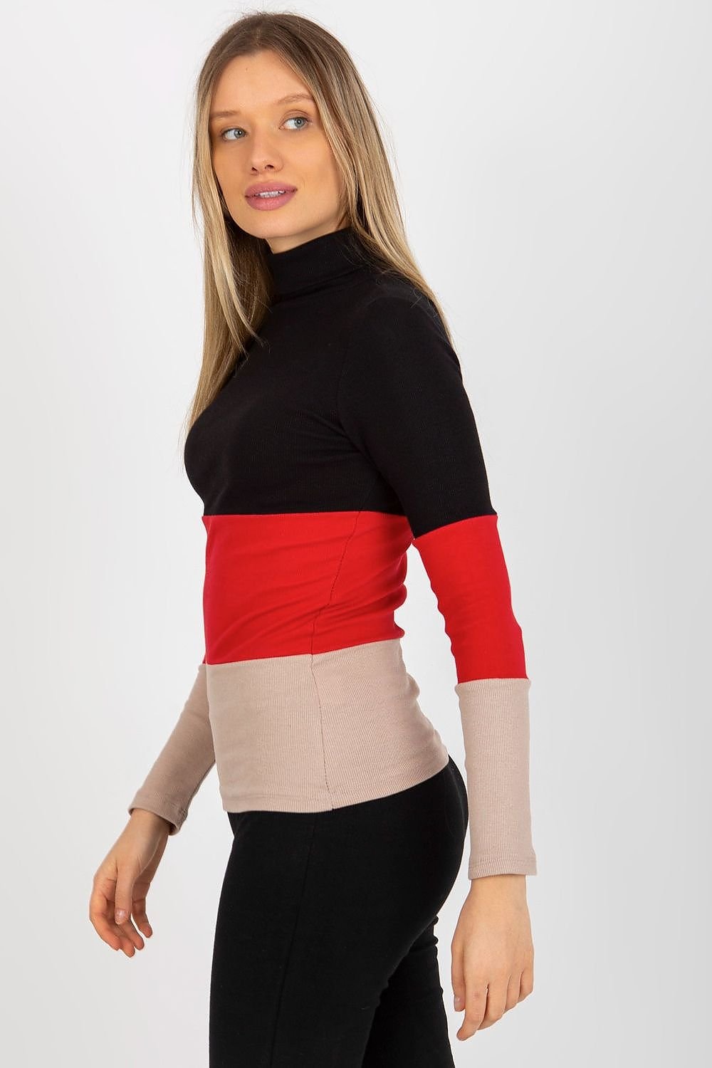 Klassischer Ripp-Pullover: Damenmode in drei Farben
