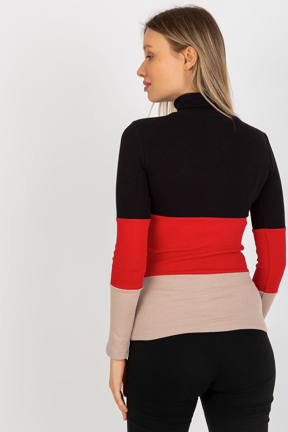 Klassischer Ripp-Pullover: Damenmode in drei Farben
