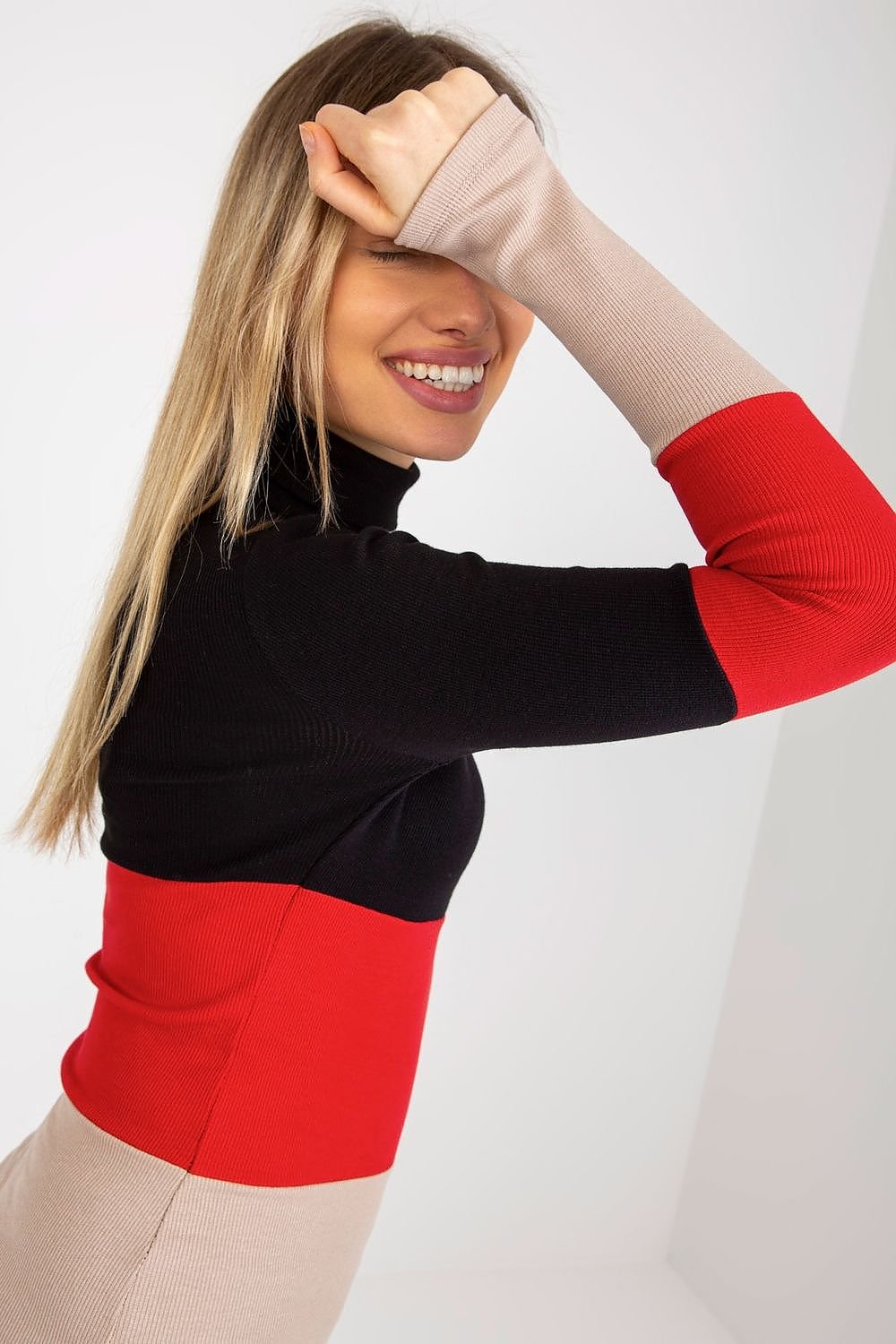 Klassischer Ripp-Pullover: Damenmode in drei Farben