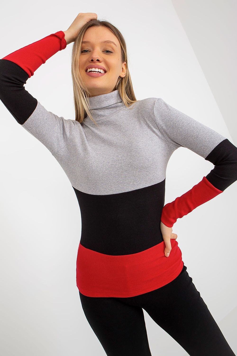 Klassischer Ripp-Pullover: Damenmode in drei Farben