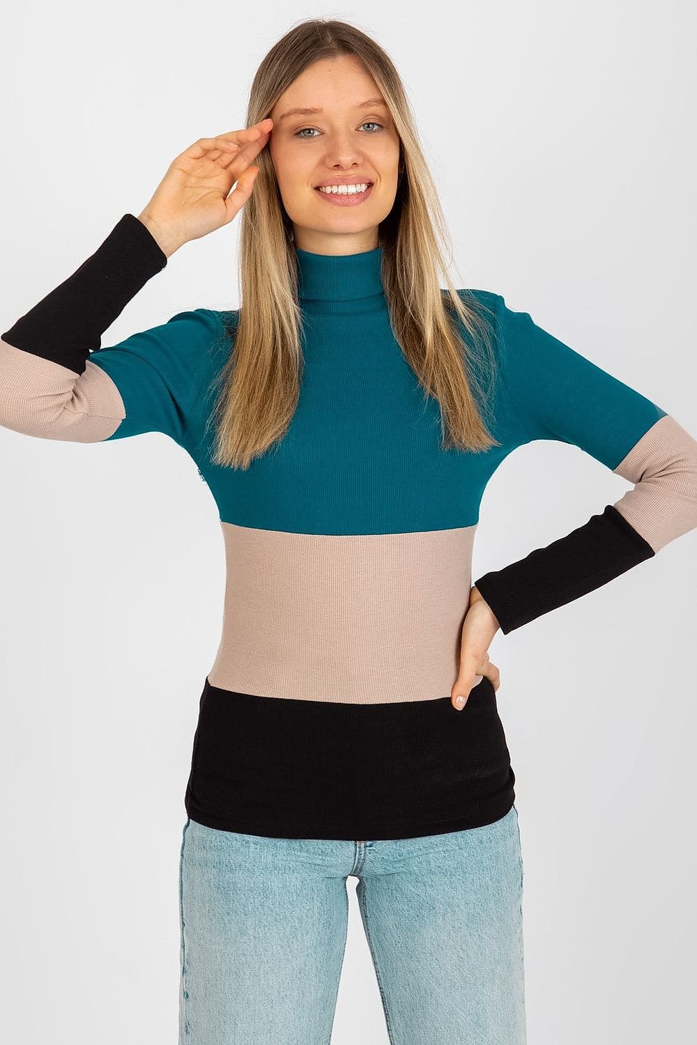 Klassischer Ripp-Pullover: Damenmode in drei Farben