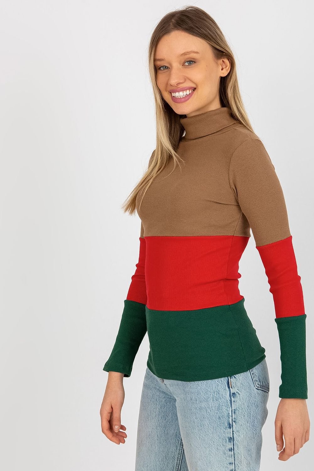 Klassischer Ripp-Pullover: Damenmode in drei Farben