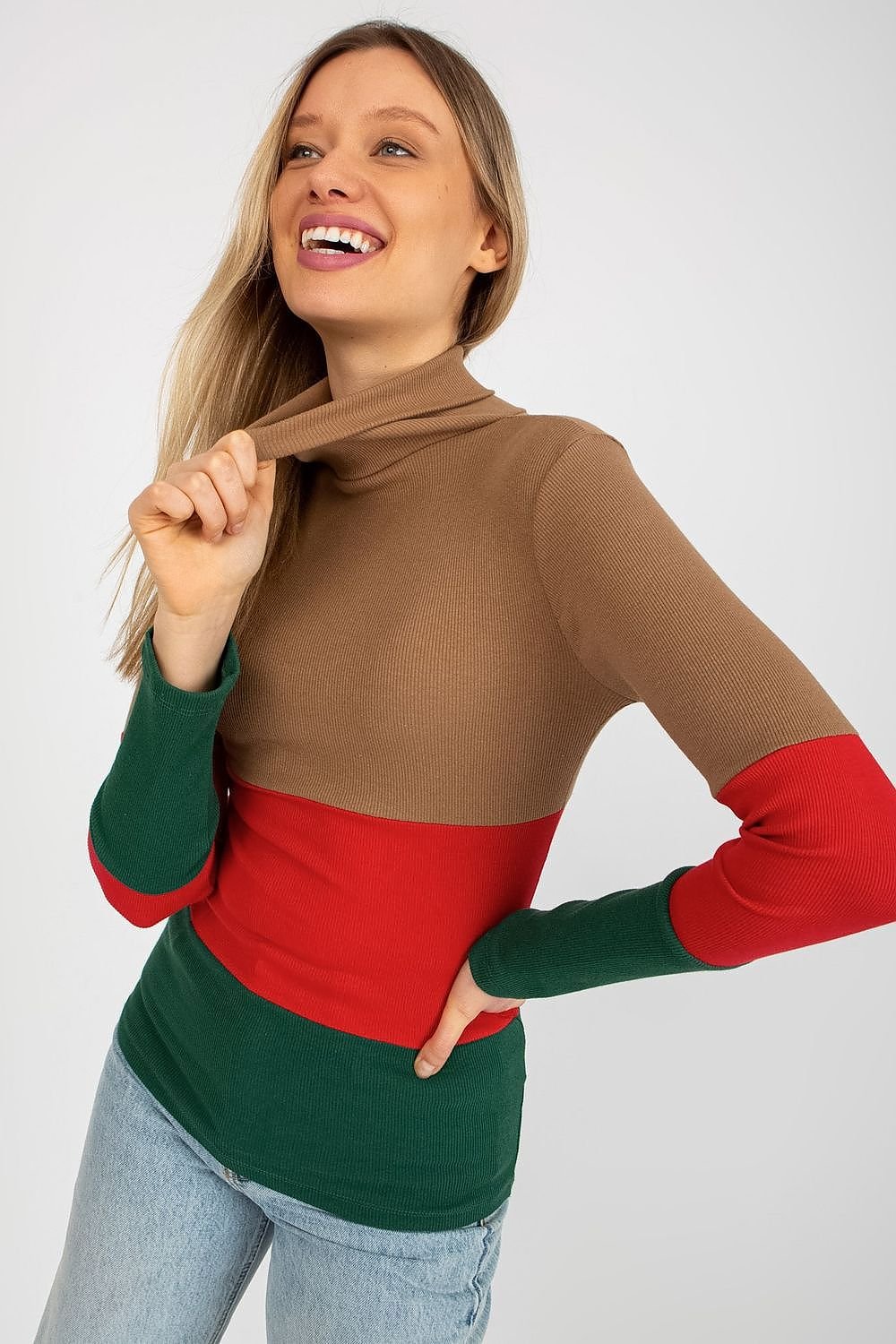 Klassischer Ripp-Pullover: Damenmode in drei Farben