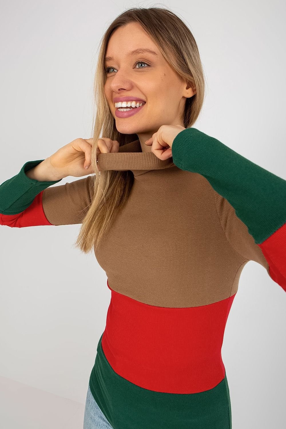 Klassischer Ripp-Pullover: Damenmode in drei Farben