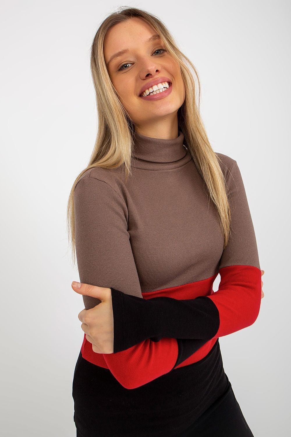 Klassischer Ripp-Pullover: Damenmode in drei Farben