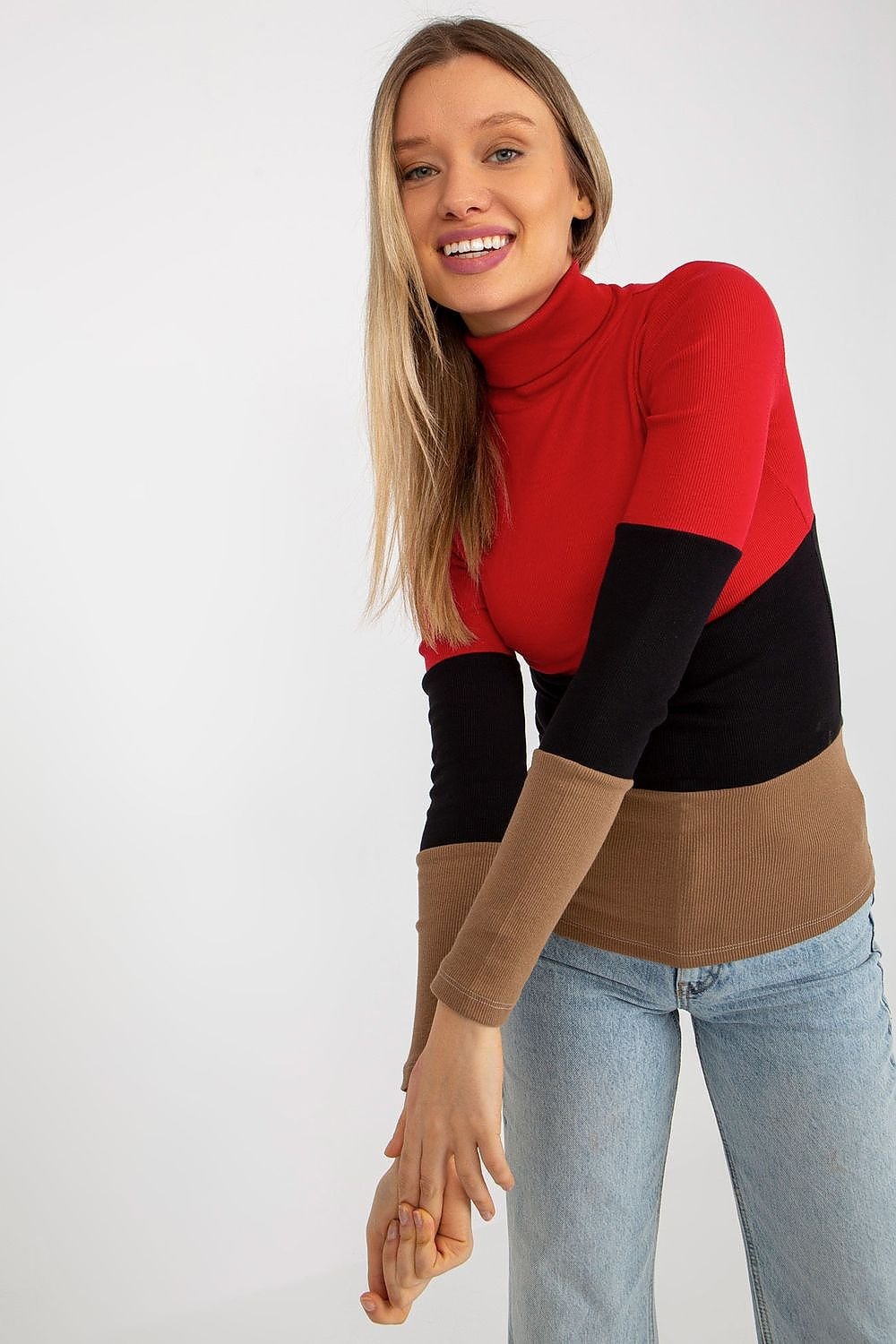 Klassischer Ripp-Pullover: Damenmode in drei Farben