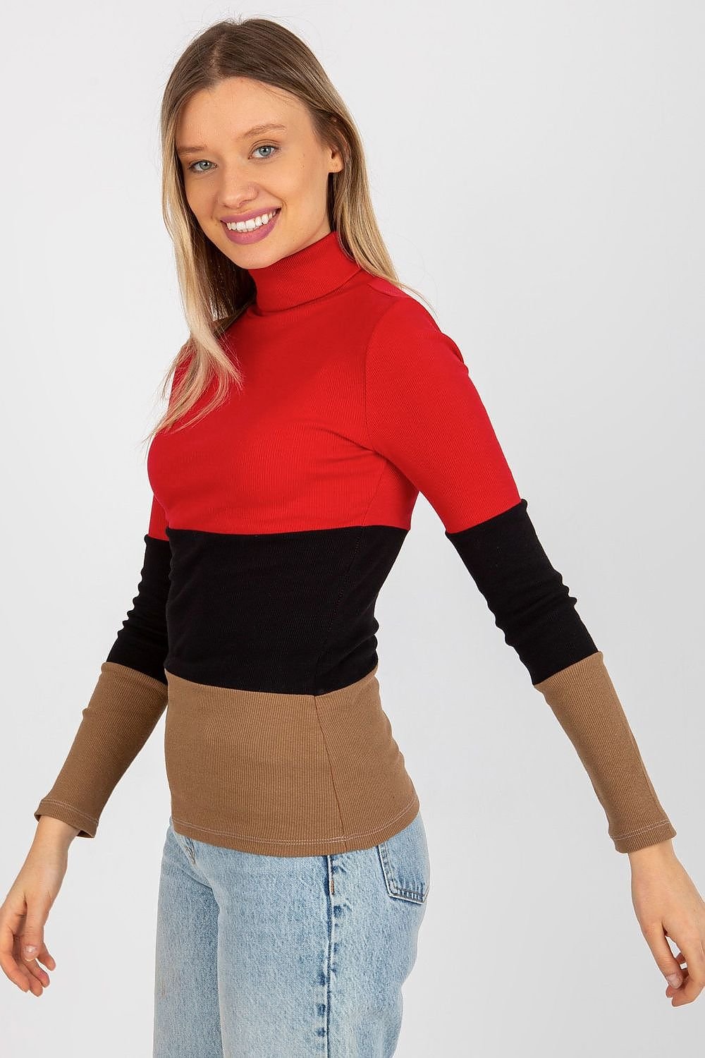 Klassischer Ripp-Pullover: Damenmode in drei Farben