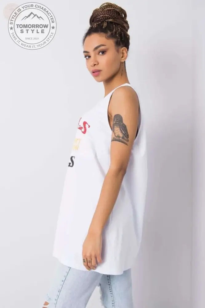 Schlankes, ärmelloses Tanktop mit dekorativem Schriftzug - Tomorrow Style