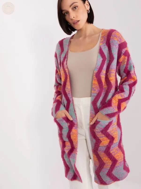 Cardigan mit geometrischem Charme: Der perfekte Alltagsstil! - Tomorrow Style