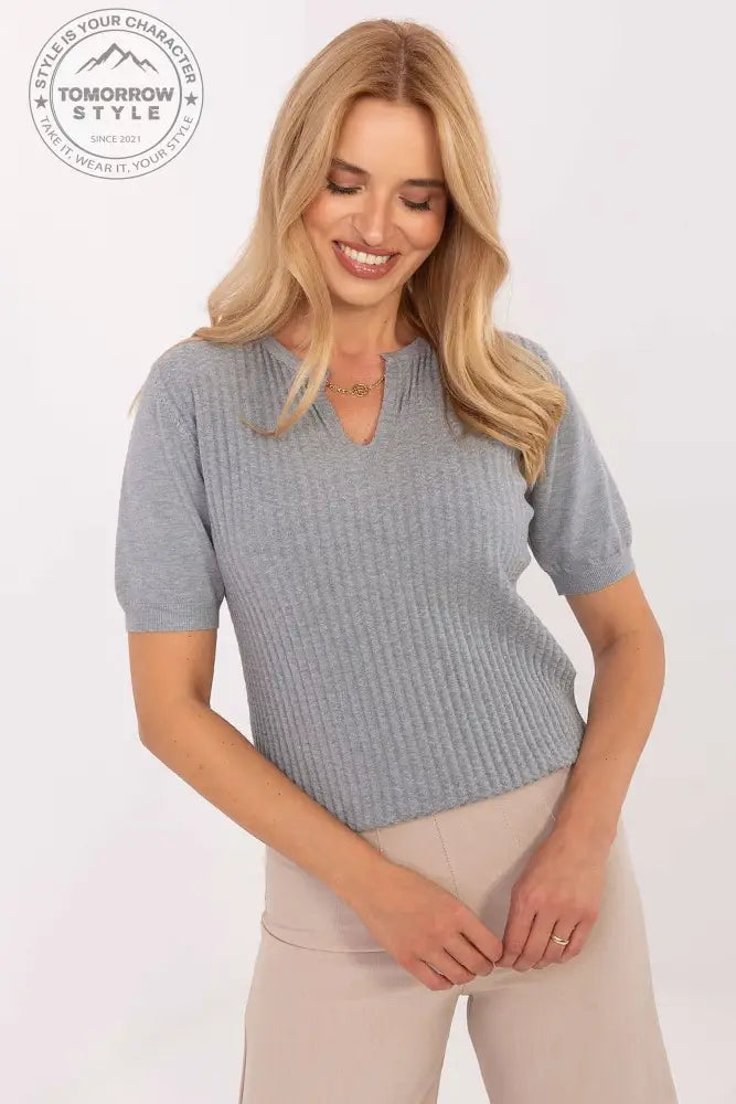 Eleganter Damenpullover mit V - Ausschnitt und strukturiertem Design - Tomorrow Style