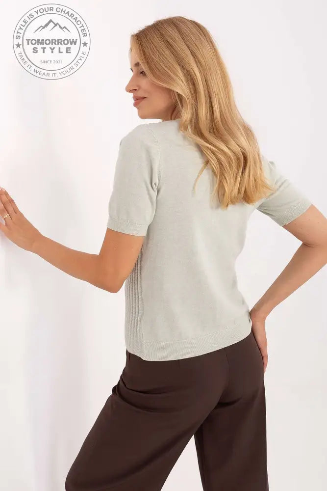 Eleganter Kurzarmpullover mit V - Ausschnitt und strukturiertem Design - Tomorrow Style