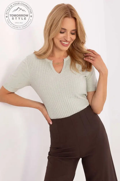 Eleganter Kurzarmpullover mit V - Ausschnitt und strukturiertem Design - Tomorrow Style