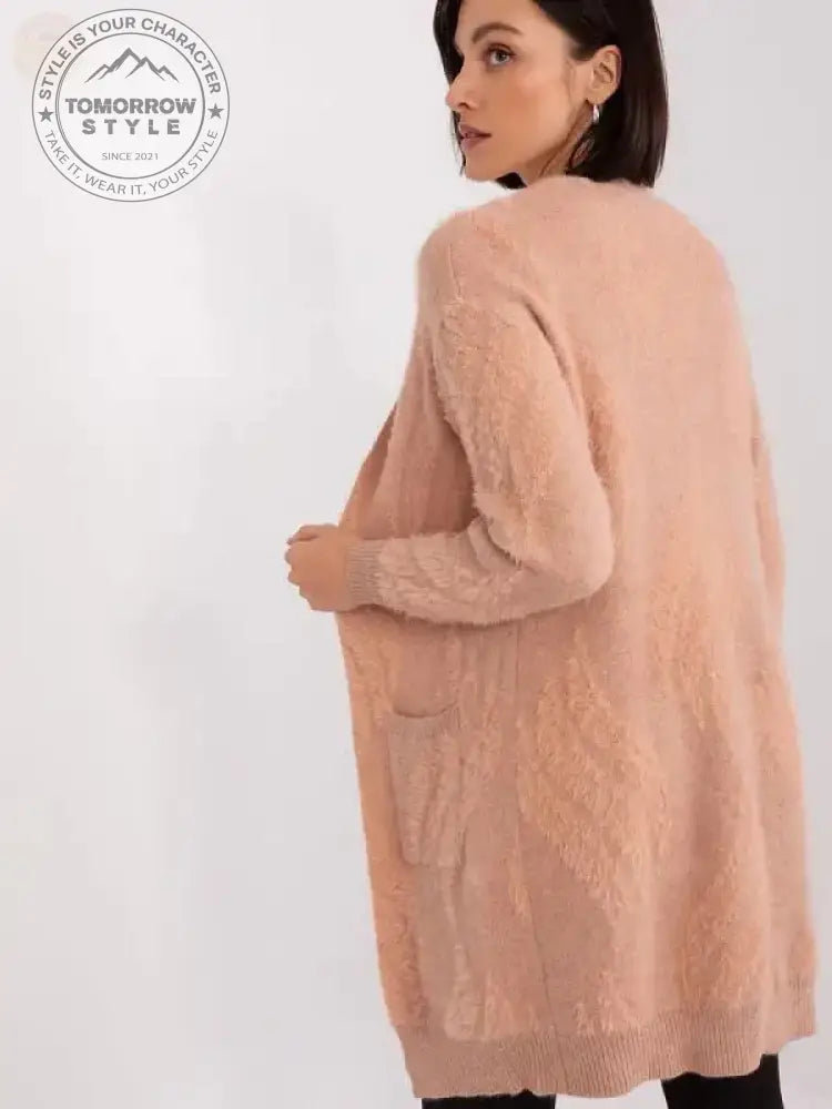 Gemütlicher Chic: Der ultimative orangefarbene Cardigan - Tomorrow Style