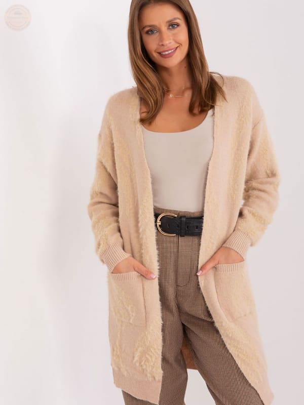 Gemütliche Strickjacke in Beige: Ihr perfektes Fashion - Basic - Tomorrow Style