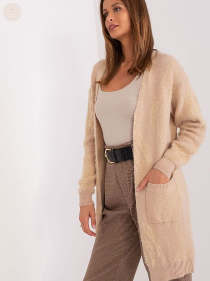 Gemütliche Strickjacke in Beige: Ihr perfektes Fashion - Basic - Tomorrow Style