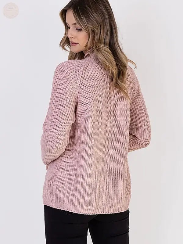 Gemütlicher Chic: Pinker Cardigan mit Stehkragen für die kalte Jahreszeit - Tomorrow Style