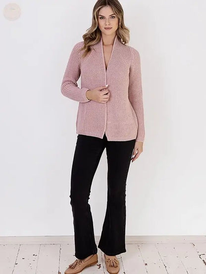 Gemütlicher Chic: Pinker Cardigan mit Stehkragen für die kalte Jahreszeit - Tomorrow Style