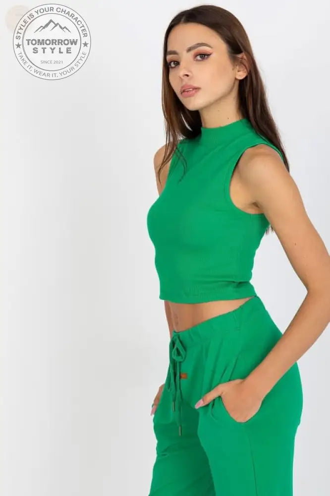 Geripptes, kurzes Oberteil mit halbem Reißverschluss – berauschender Stil! - Tomorrow Style