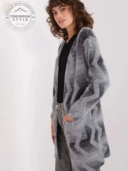 Grauer Cardigan mit geometrischem Muster – Ihre perfekte Wahl für den Alltag! - Tomorrow Style