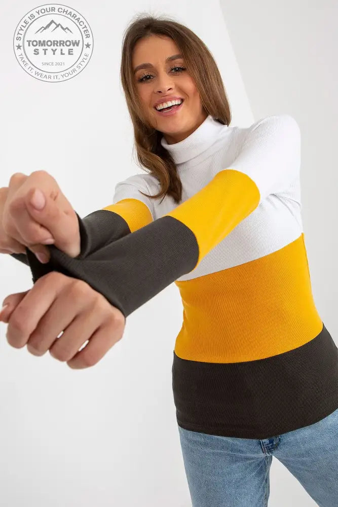 Klassischer Ripp-Pullover: Damenmode in drei Farben - Tomorrow Style