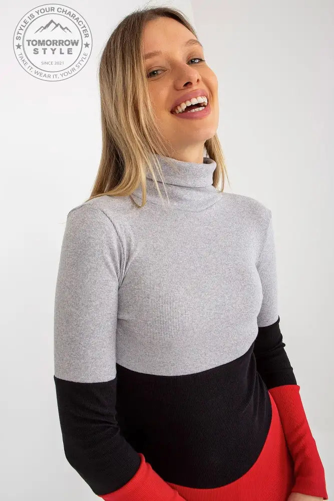 Klassischer Ripp-Pullover: Damenmode in drei Farben - Tomorrow Style