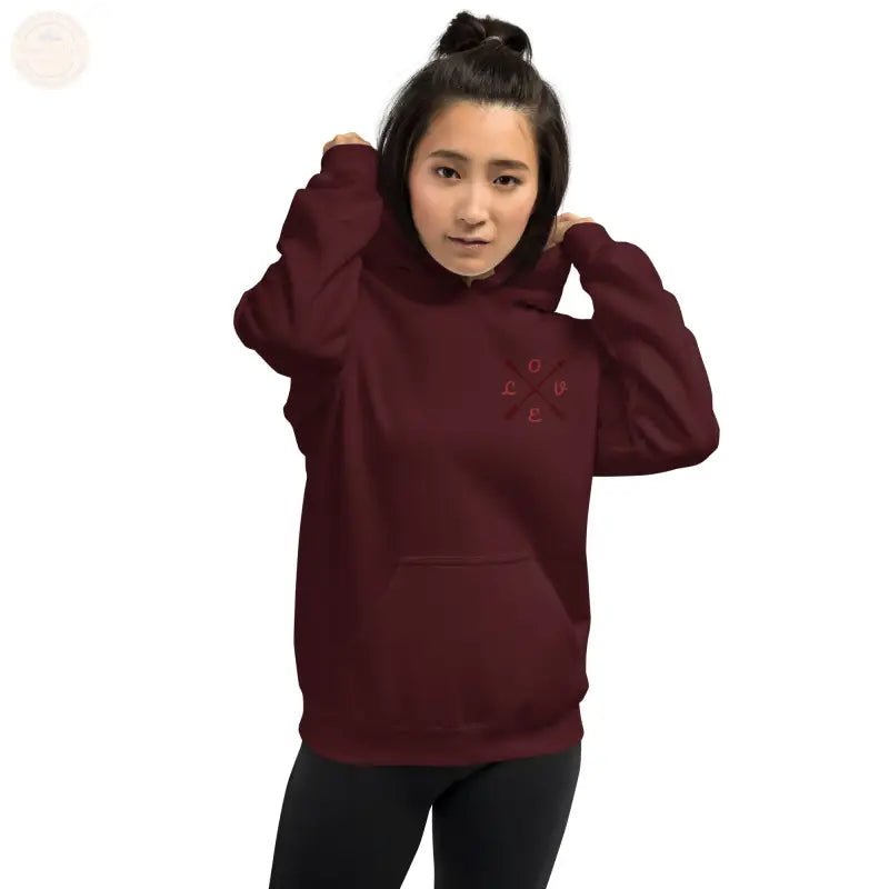 Kuscheln Sie sich stilvoll mit unserem gemütlichen bestickten Kapuzenpullover ein! - Tomorrow Style