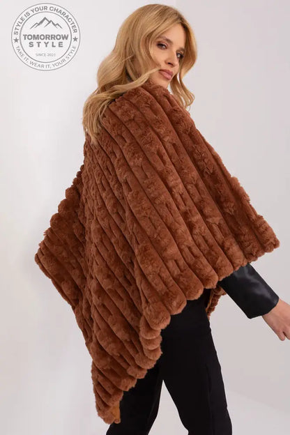 Lässiger Chic-Poncho mit vielfältiger Materialstruktur - Tomorrow Style