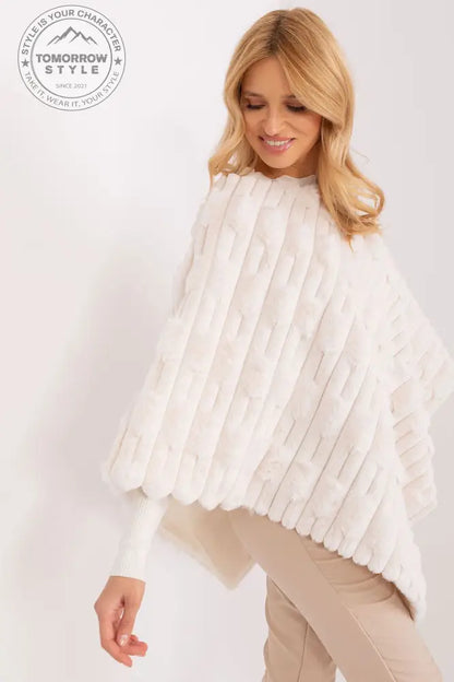 Lässiger Chic-Poncho mit vielfältiger Materialstruktur - Tomorrow Style