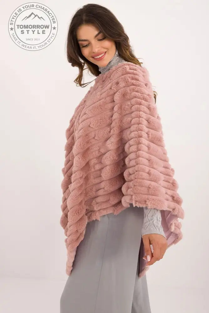 Lässiger Chic-Poncho mit vielfältiger Materialstruktur - Tomorrow Style