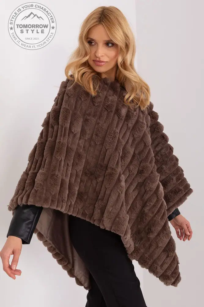 Lässiger Chic-Poncho mit vielfältiger Materialstruktur - Tomorrow Style