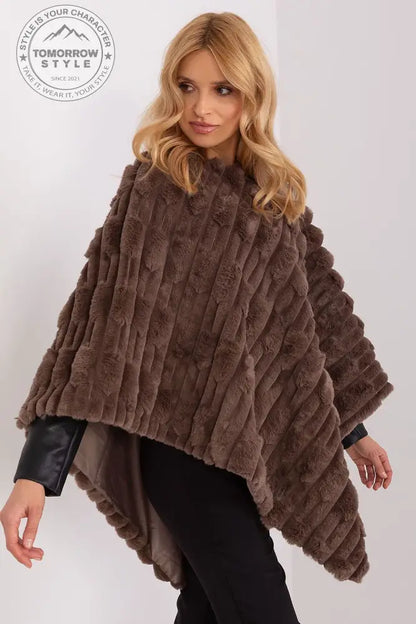 Lässiger Chic-Poncho mit vielfältiger Materialstruktur - Tomorrow Style