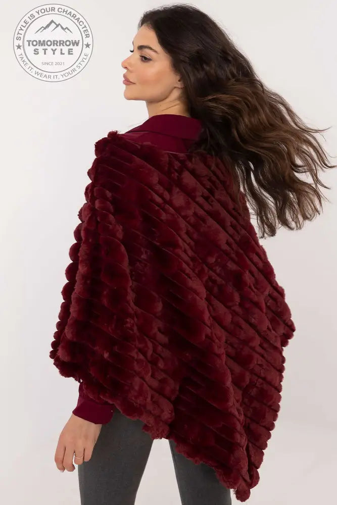 Lässiger Chic-Poncho mit vielfältiger Materialstruktur - Tomorrow Style