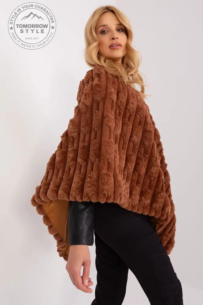 Lässiger Chic-Poncho mit vielfältiger Materialstruktur - Tomorrow Style