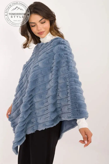 Lässiger Chic-Poncho mit vielfältiger Materialstruktur - Tomorrow Style