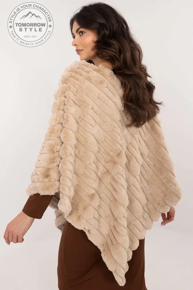 Lässiger Chic-Poncho mit vielfältiger Materialstruktur - Tomorrow Style