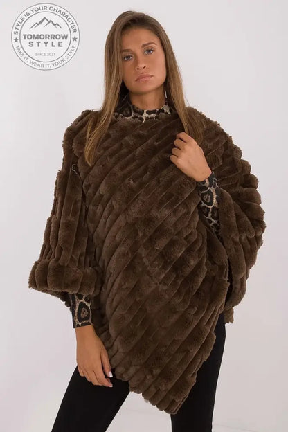 Lässiger Chic-Poncho mit vielfältiger Materialstruktur - Tomorrow Style