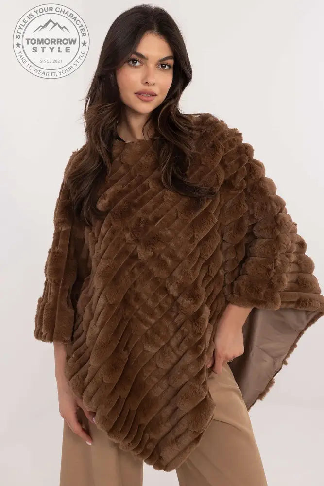 Lässiger Chic-Poncho mit vielfältiger Materialstruktur - Tomorrow Style
