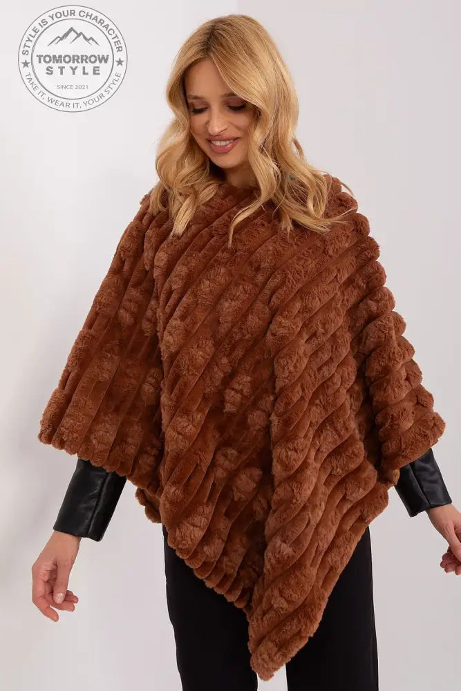 Lässiger Chic-Poncho mit vielfältiger Materialstruktur - Tomorrow Style