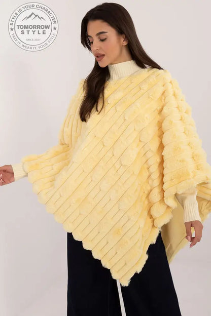 Lässiger Chic-Poncho mit vielfältiger Materialstruktur - Tomorrow Style