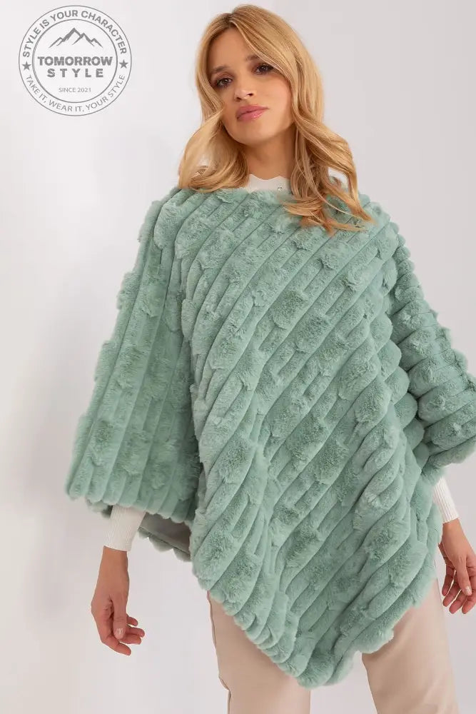 Lässiger Chic-Poncho mit vielfältiger Materialstruktur - Tomorrow Style